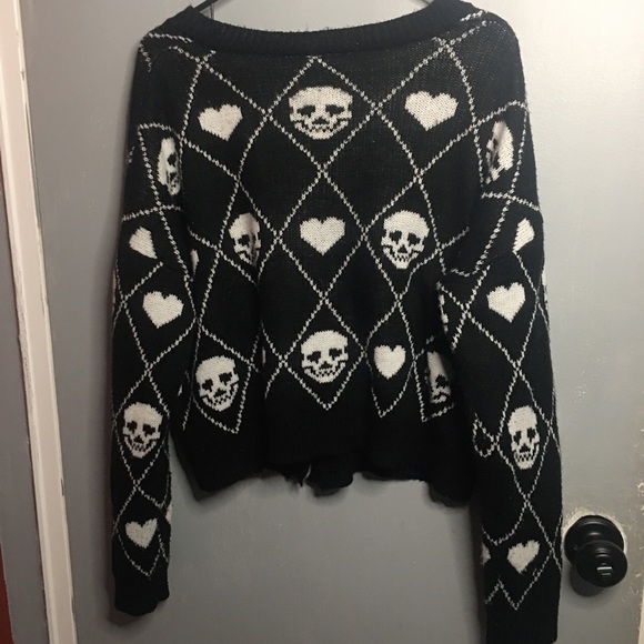 SOLD Goth Emo Skull Heart Pattern 100% Acrylic V-Neck Cardigan Buttoned Sweater - Picture 3 of 3